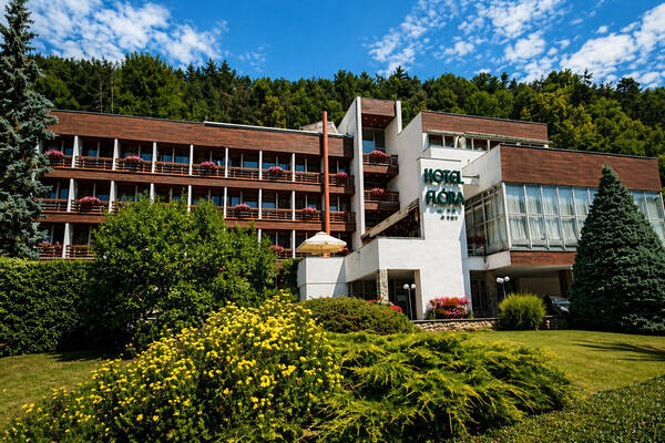 Hotel Flóra ***