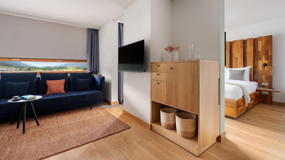 Junior suite s výhľadom na dedinu