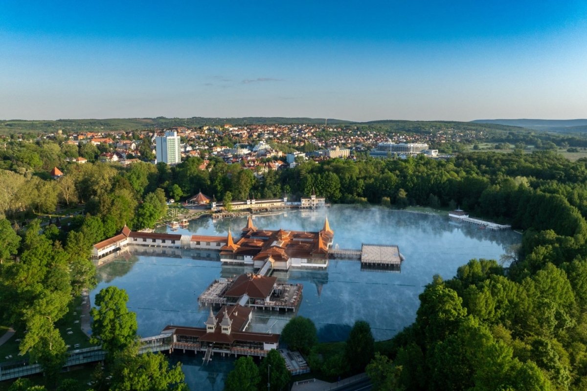 Panorama relax so vstupom do terálneho jazera Hévíz