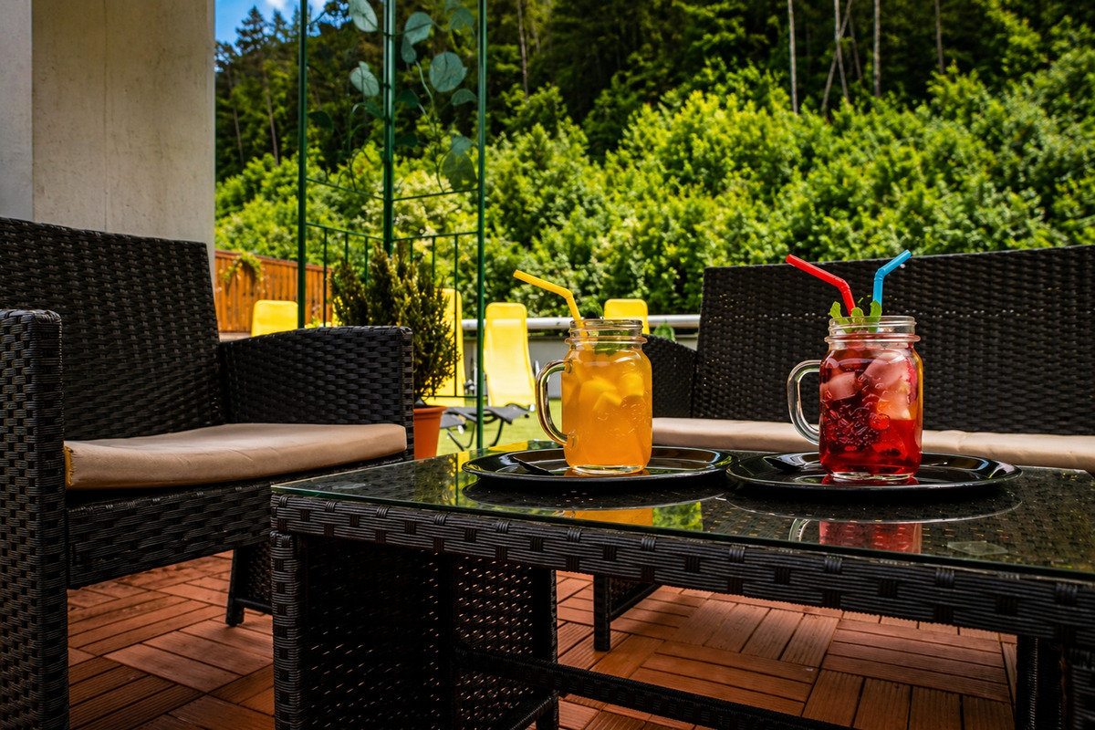 UBYTOVANIE S RAŇAJKAMI