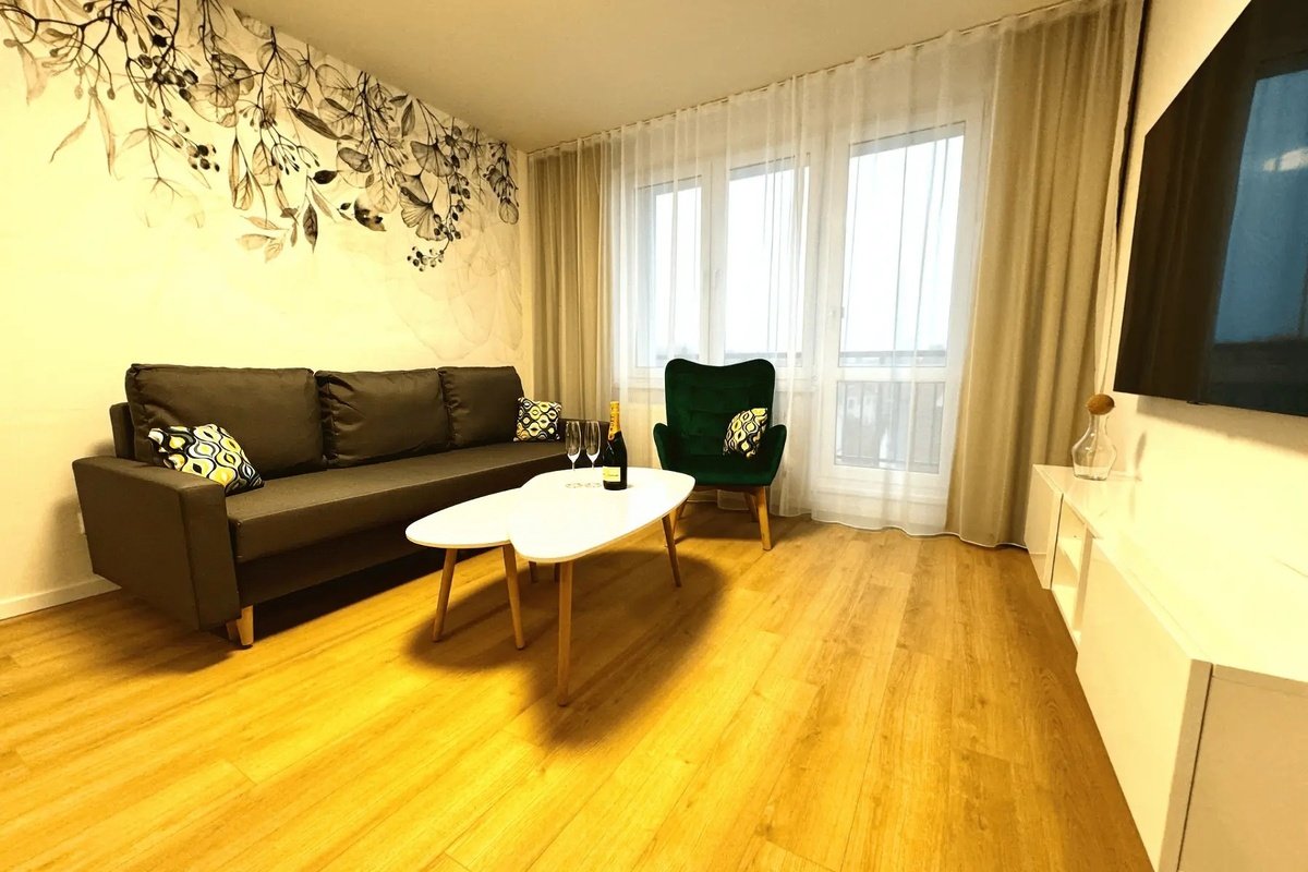 1,5 izbový apartmán + balkón