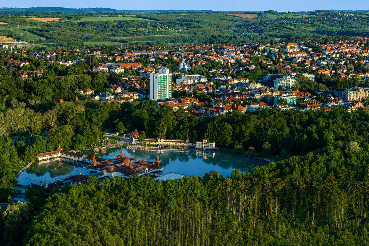Panorama relax so vstupom do terálneho jazera Hévíz